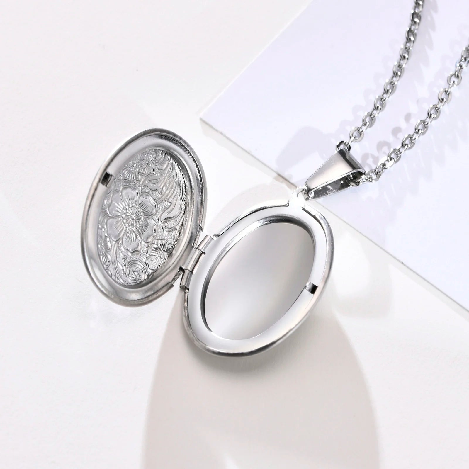 Delicate Floral Oval Heart Locket Pendant Necklaces for Women,Stainless Steel Photo Frame Promise Love Keepsake Gift